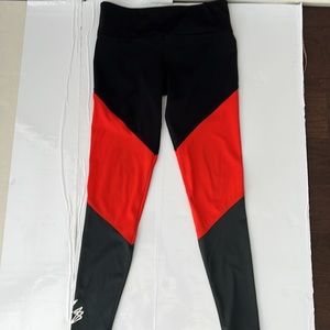 Onzie Leggings Colorblock Red Black Women’s size M/L